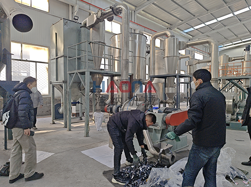 电池材料粉碎分级机的特点及应用领域